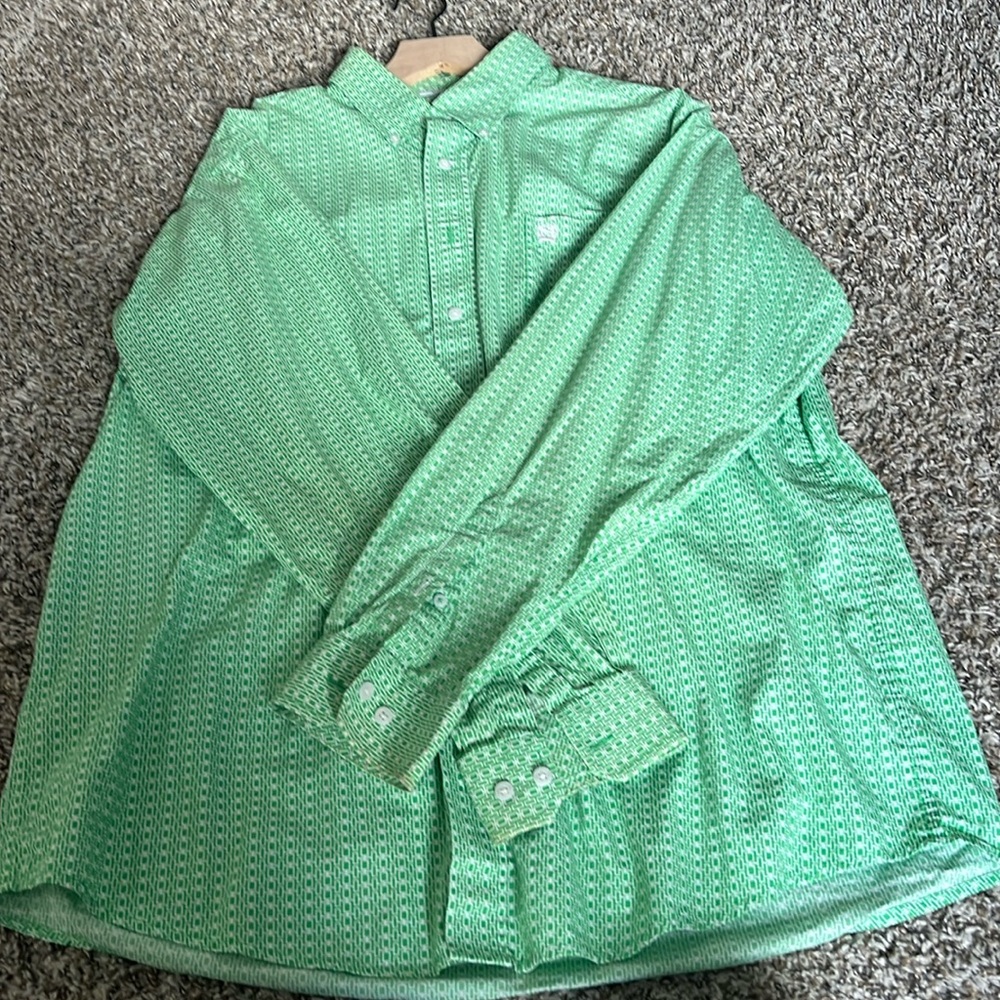 Selling a men’s, Cinch, long  sleeved, large shirt!